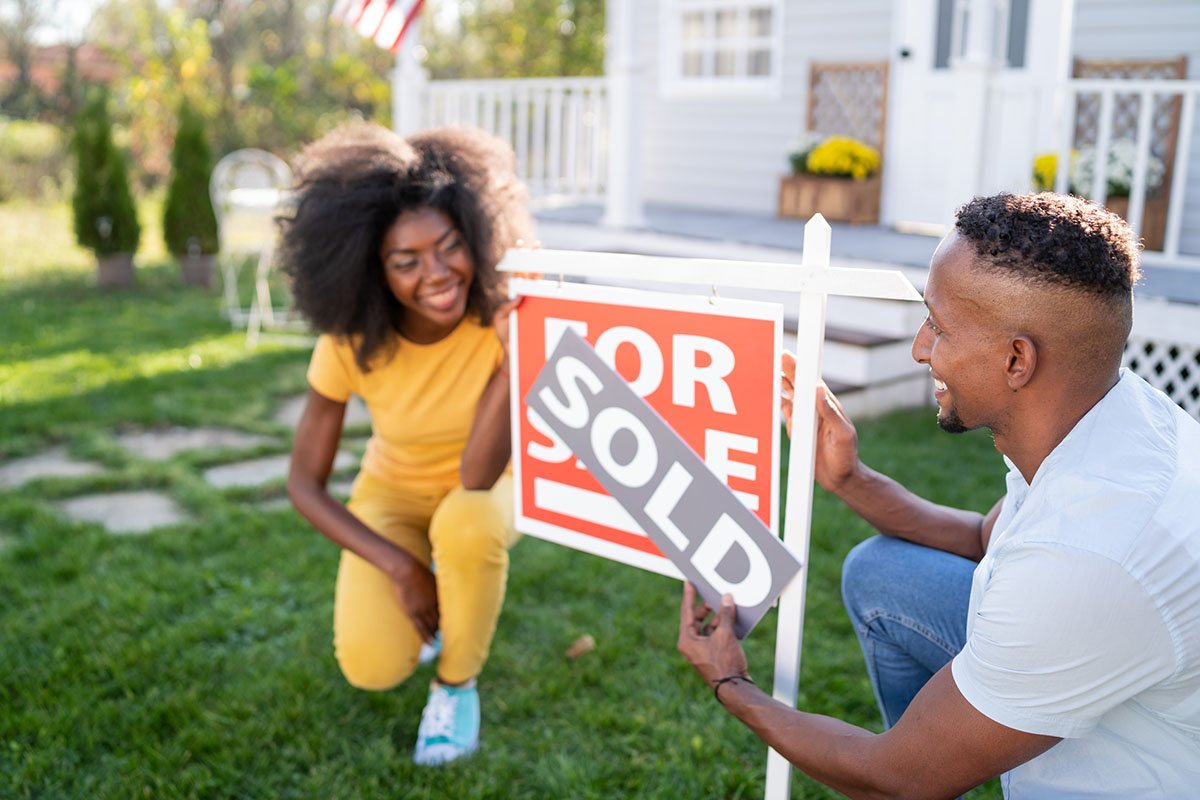 couple-selling-home